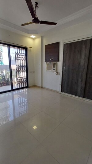 Room in 2 BHK Apartment at Raunak Park View, Ghodbunder Road – for Rent