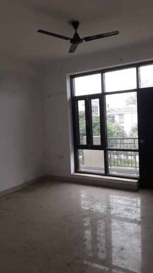 Room in 3 BHK Builder Floor at Omaxe Silver Birch, North Mullanpur – for Sale