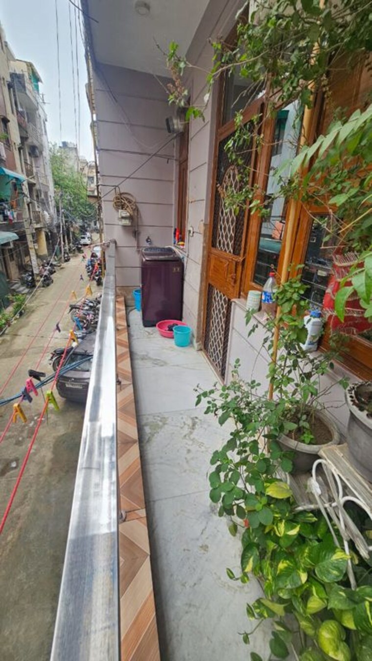 Balcony, rohini sector 25 2 Bedroom 650 Sq.Ft. Builder Floor In Rohini Sector 25 Delhi 10094140