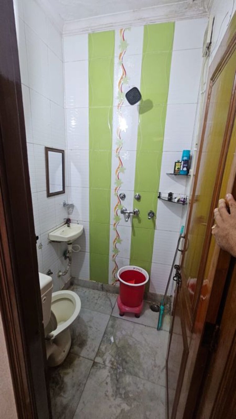 Bathroom, rohini sector 25 2 Bedroom 650 Sq.Ft. Builder Floor In Rohini Sector 25 Delhi 10094140