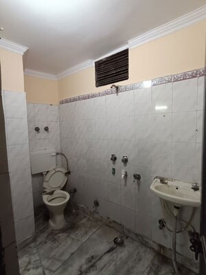 Bathroom in 1 BHK Builder Floor at Motia Khan – for Rent