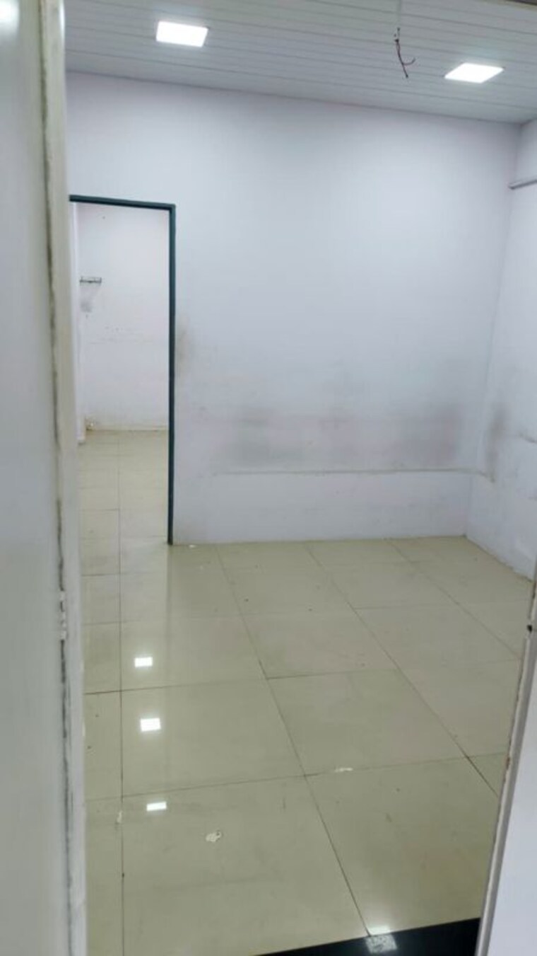 Room, highland-park-chs Commercial Office Space 250 Sq.Ft. In Kandivali West Mumbai 10094138