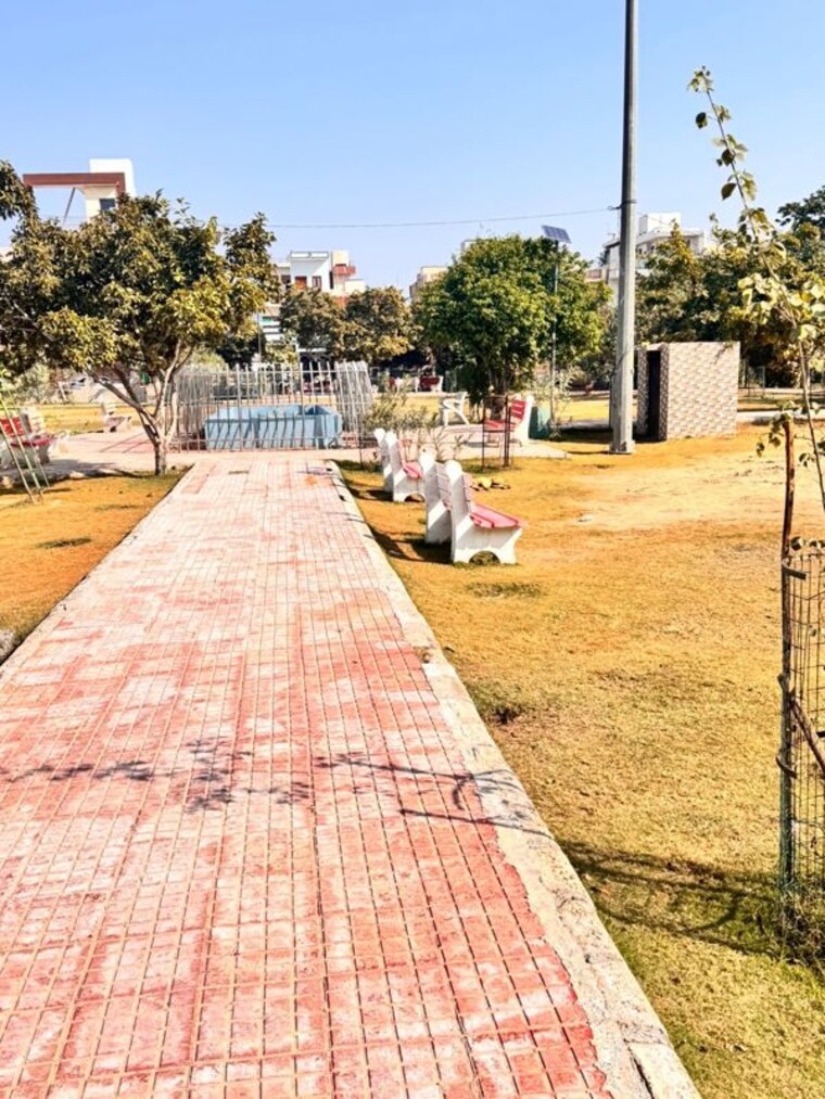 Balcony, sector 35 5 Bedroom 200 Sq.Yd. Independent House In SectoR 35 Rohtak 10094300