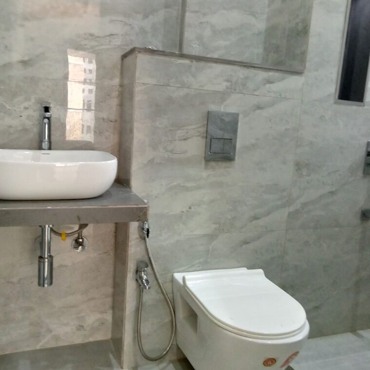 Bathroom, khar west 2 Bedroom 700 Sq.Ft. Apartment In Khar West Mumbai 10094149
