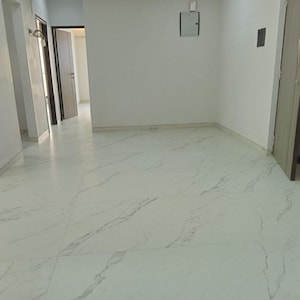 Room in 2 BHK Apartment at Khar West – for Rent