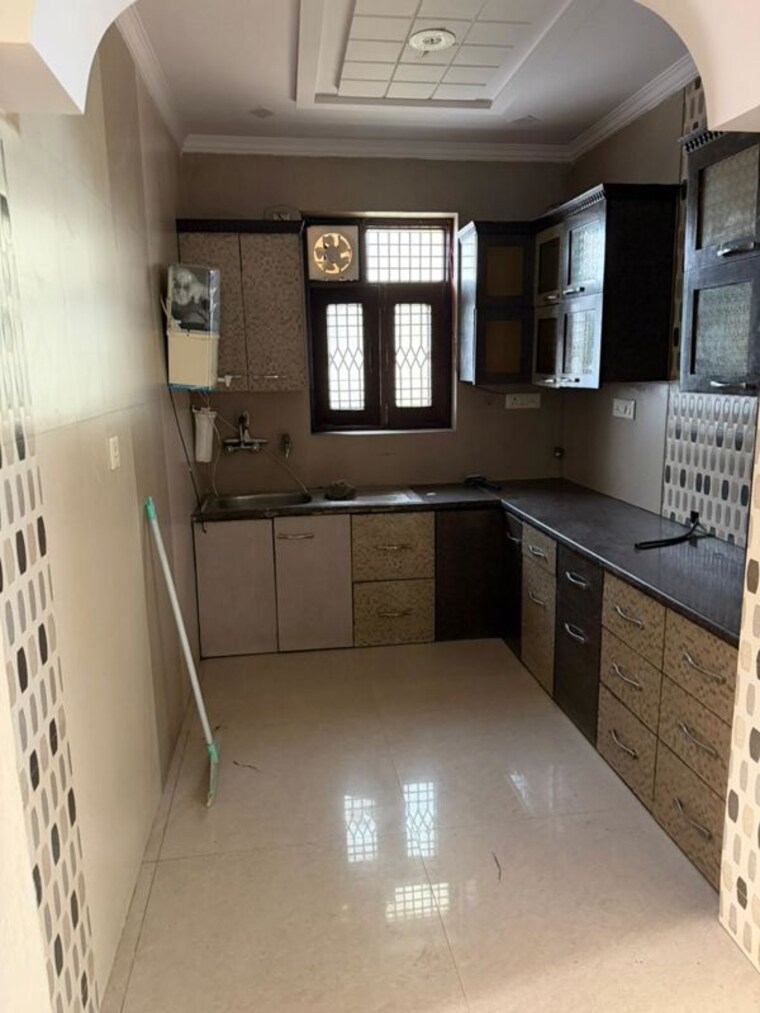 Kitchen, kalkaji 3 Bedroom 180 Sq.Yd. Builder Floor In Kalkaji Delhi 10094553