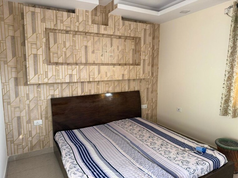 Bedroom, kalkaji 3 Bedroom 180 Sq.Yd. Builder Floor In Kalkaji Delhi 10094553