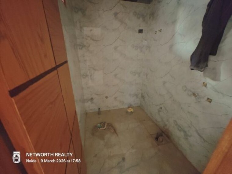 Bathroom, sector 73 4 Bedroom 1800 Sq.Ft. Builder Floor In Sector 73 Noida 10094658