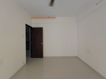 Room in 3 BHK Apartment at Khodiyaar Siddharth Nagar Goodwill CHS, Goregaon West – for Rent