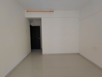 Room in 3 BHK Apartment at Khodiyaar Siddharth Nagar Goodwill CHS, Goregaon West – for Rent