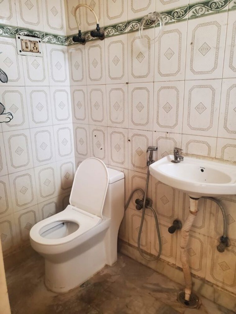 Bathroom, vaishali sector 5 1 Bedroom 560 Sq.Ft. Builder Floor In Vaishali Sector 5 Ghaziabad 10094821