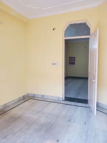 Room in 1 BHK Builder Floor at Vaishali Sector 5 – for Rent
