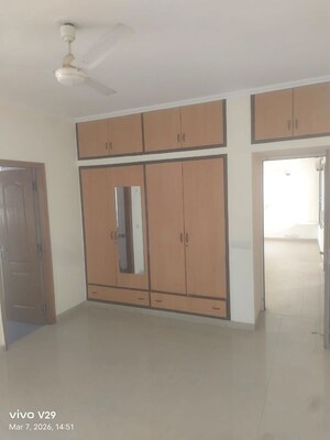 Room in 3 BHK Apartment at Vipul Greens, Sector 48 – for Rent