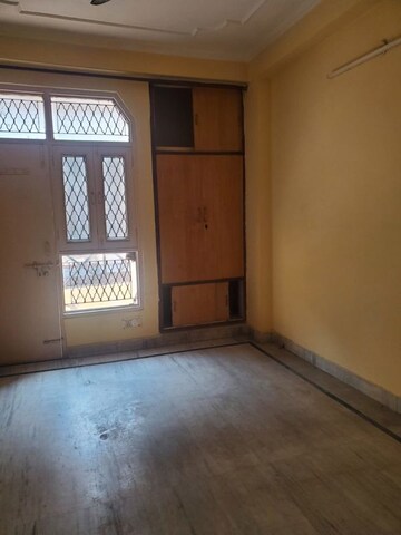 Room in 1 BHK Builder Floor at Vaishali Sector 5 – for Rent