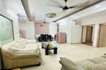 Living Room in 1 BHK Apartment at Dilshad Garden – for Rent
