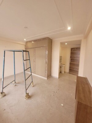 Building Lobby in 4 BHK Builder Floor at Ansal Palam Triangle, Palam Vihar Extension – for Rent
