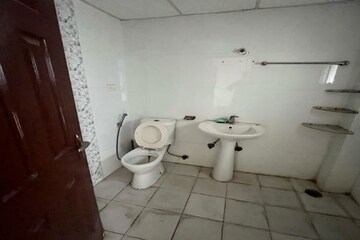 Bathroom in 2.5 BHK Apartment at Supertech Cape Town, Sector 74 – for Rent