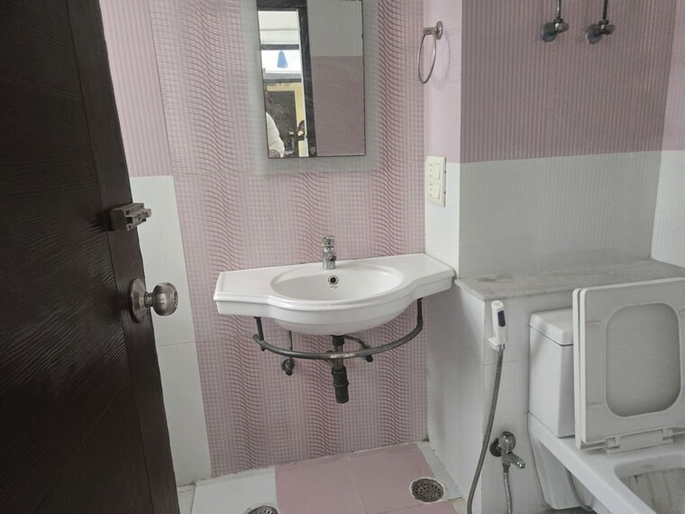 Bathroom, purvanchal-royal-park 3 Bedroom 1315 Sq.Ft. Apartment In Sector 137 Noida 10095030