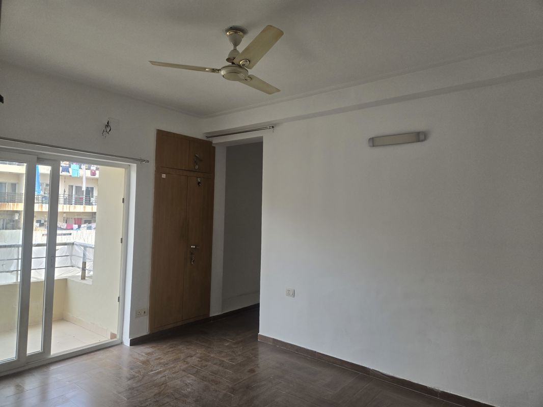 3 BHK + Study Room Apartment For Rent in Purvanchal Royal Park