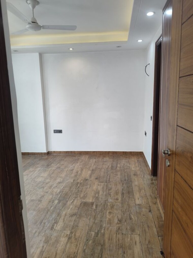 Room, freedom fighters enclave 3 Bedroom 1800 Sq.Ft. Builder Floor In Freedom Fighters Enclave Delhi 10095046