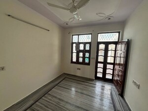 Room in 2 BHK Builder Floor at Sector 21d – for Rent