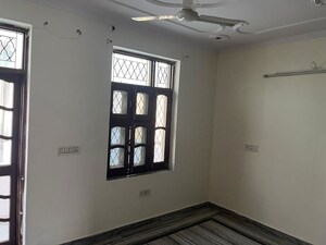 Room in 2 BHK Builder Floor at Sector 21d – for Rent