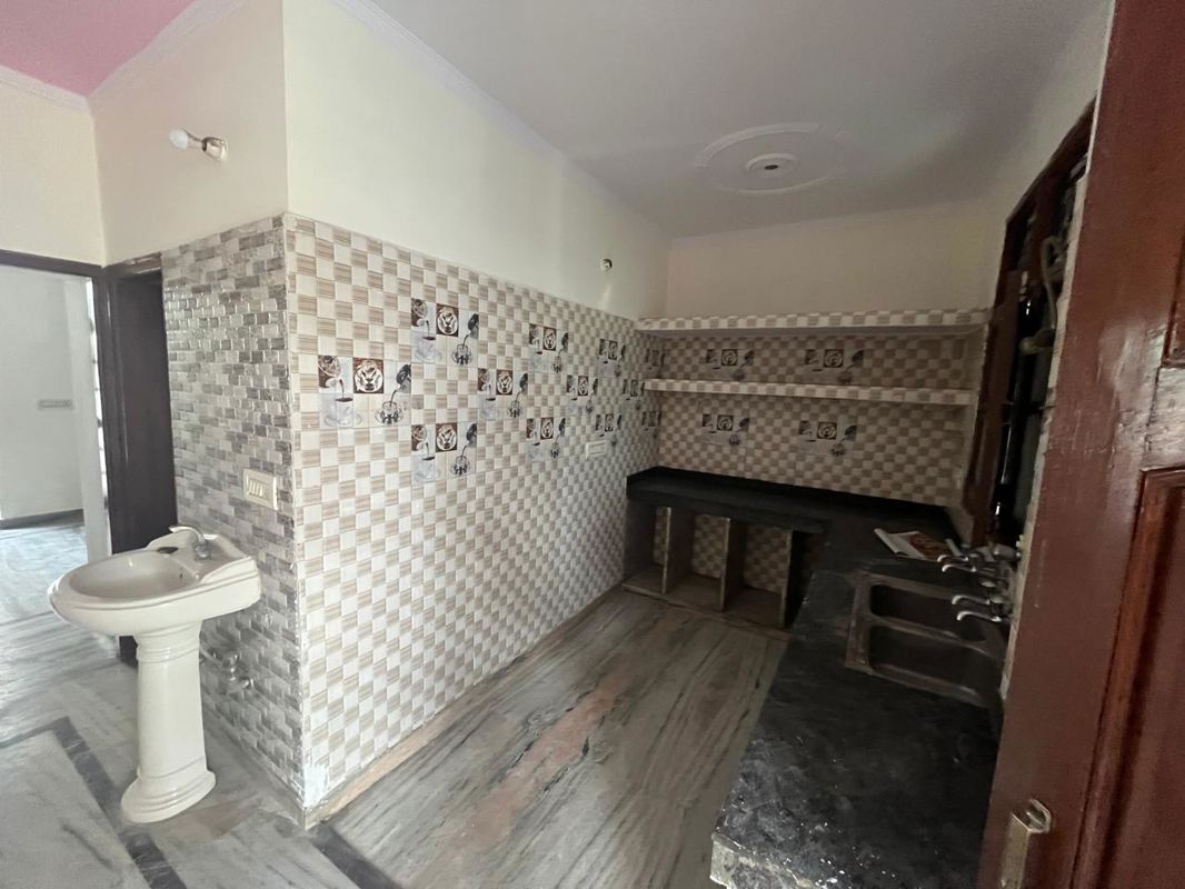 2 BHK + Pooja Room Builder Floor For Rent in Sector 21D