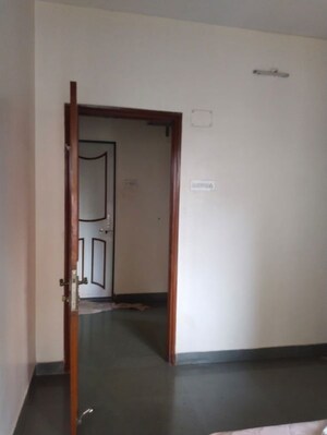 Room in 3 BHK Apartment at Gokhale Saraswati Park, Ideal Colony – for Rent