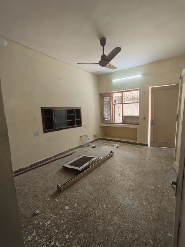 Room, pamposh enclave 2 Bedroom 1800 Sq.Ft. Builder Floor In Pamposh Enclave Delhi 10095412