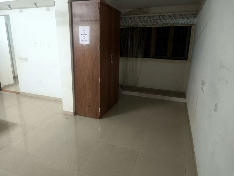 Room, satellite 3 Bedroom 1550 Sq.Ft. Apartment In Satellite Ahmedabad 10095233