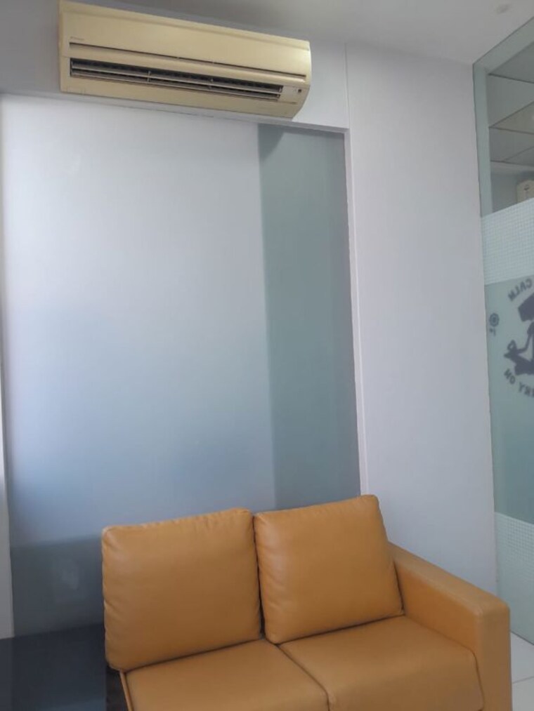 Other, western-edge Commercial Office Space 876 Sq.Ft. In Borivali East Mumbai 10095444