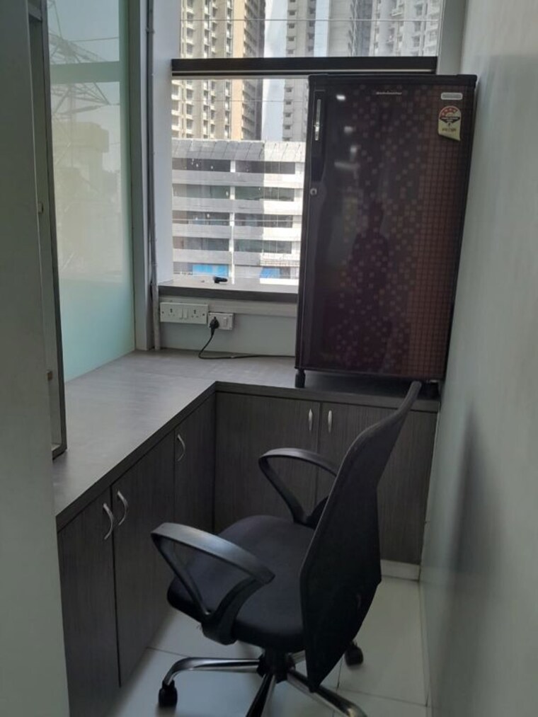 Team Area, western-edge Commercial Office Space 876 Sq.Ft. In Borivali East Mumbai 10095444