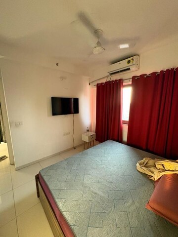 Master Bedroom in 2 BHK Builder Floor at Amanora Gold Towers, Hadapsar – for Rent