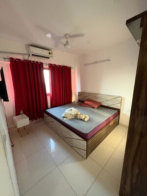 Bedroom in 2 BHK Builder Floor at Amanora Gold Towers, Hadapsar – for Rent