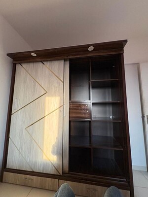  2 BHK Builder Floor at Amanora Gold Towers, Hadapsar – for Rent