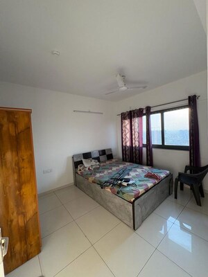 Bedroom in 2 BHK Builder Floor at Amanora Gold Towers, Hadapsar – for Rent