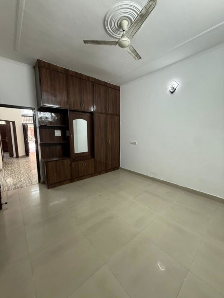 Room, dhakoli 2 Bedroom 100 Sq.Yd. Apartment In Dhakoli Zirakpur 10095523