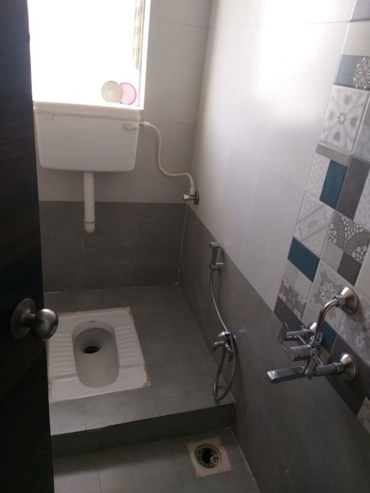 Bathroom, om-audumber 2 Bedroom 900 Sq.Ft. Apartment In Shivane Pune 10095538