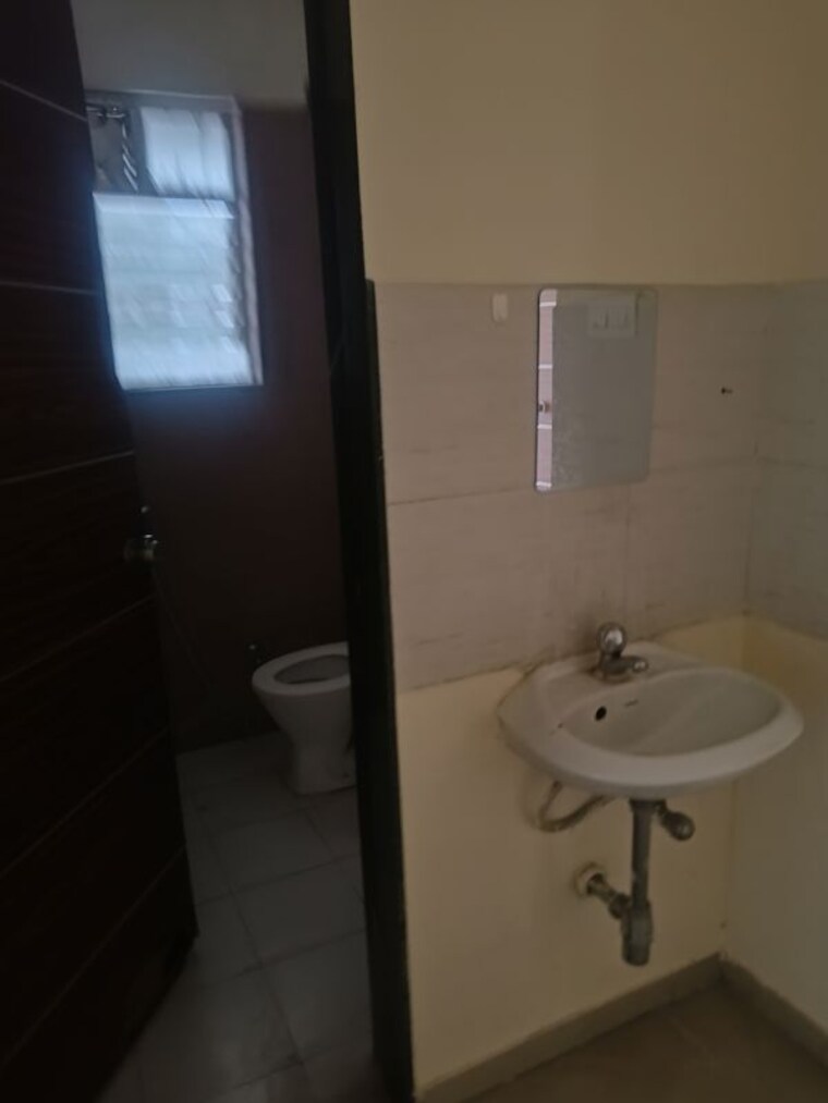 Bathroom, essen-shonest-towers 2.5 Bedroom 1300 Sq.Ft. Apartment In Wakad Pune 10095548