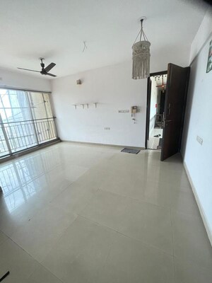 Room in 2 BHK Apartment at Lodha Amara, Kolshet Road – for Rent