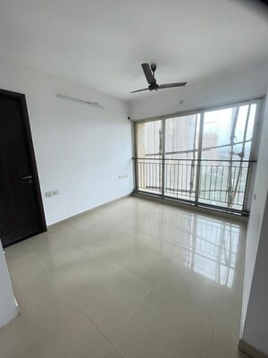 Room in 2 BHK Apartment at Lodha Amara, Kolshet Road – for Rent
