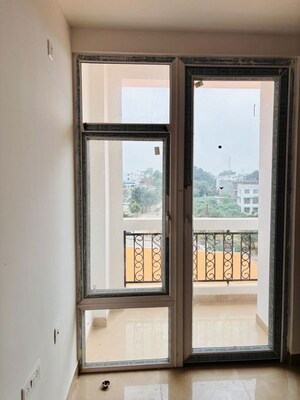 Room in 3 BHK Apartment at Omaxe R2, Gomti Nagar – for Rent