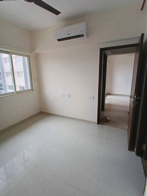 Room in 1 BHK Apartment at Omkar Signet, Malad East – for Rent