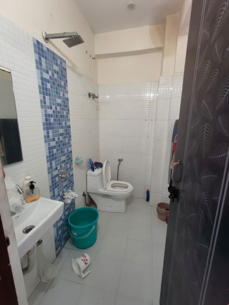 Bathroom, neb sarai 1 Bedroom 450 Sq.Ft. Builder Floor In Neb Sarai Delhi 10095590