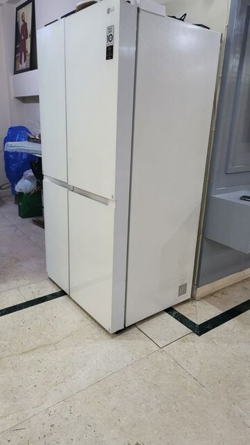 Room in 3 BHK Builder Floor at Sector 50 – for Rent