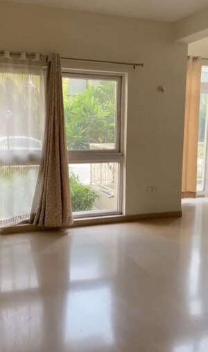 Room in 4 BHK Apartment at BPTP Mansions, Sector 66 – for Rent