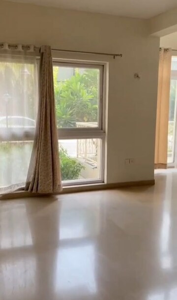 Room in 4 BHK Apartment at BPTP Mansions, Sector 66 – for Rent