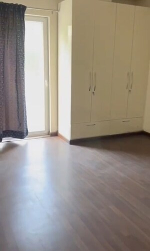 Room in 4 BHK Apartment at BPTP Mansions, Sector 66 – for Rent