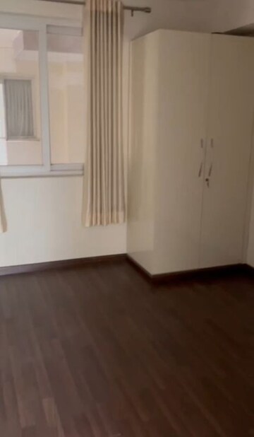 Room in 4 BHK Apartment at BPTP Mansions, Sector 66 – for Rent