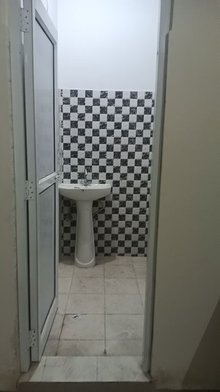 Bathroom, sector 1 greater noida 1 RK 250 Sq.Ft. Builder Floor In Sector 1 Greater Noida Greater Noida 10095620